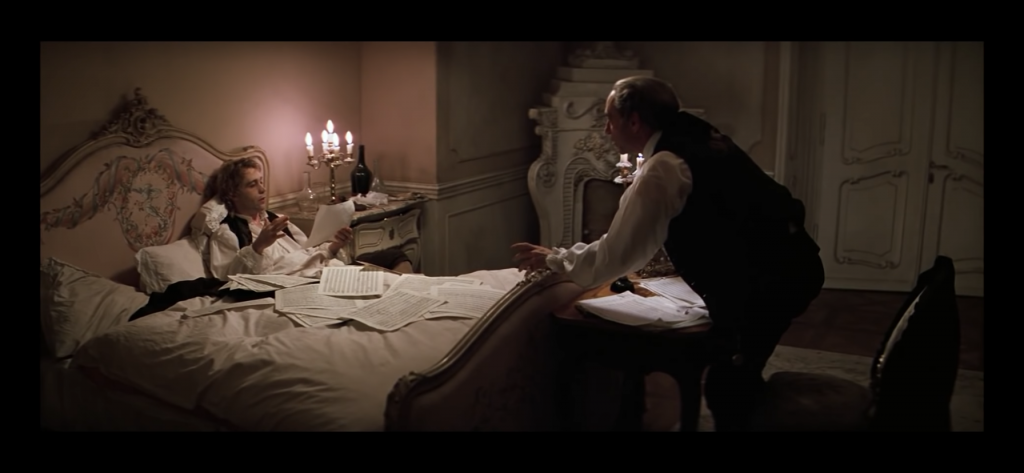 Salieri (F.Murray Abraham) assiste Mozart (Tom Hulce) dans la composition du Confutatis de son Requiem dans le film Amadeus de Milos Forman